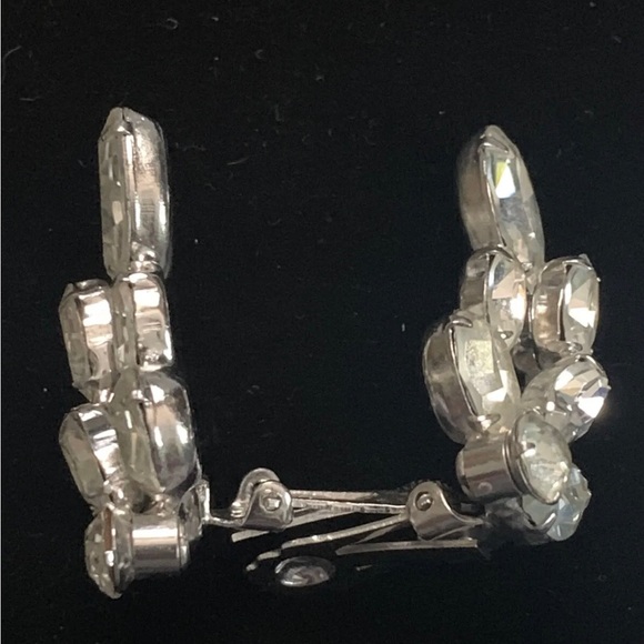 Vintage WEISS Large Brooch and Clip On Earrings Crystal Clear Rhinestone Set - Picture 5 of 9